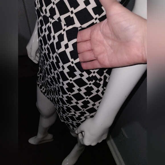 Xtaren Geometric Print Deep Vee Romper Women's Size Medium - Picture 5 of 10